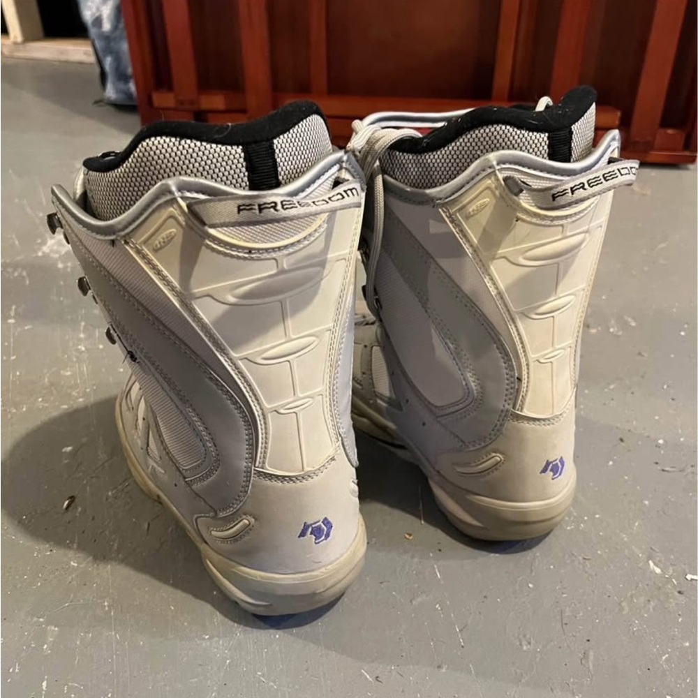 Gray and Cream Snowboard Boots - Picture 3 of 4